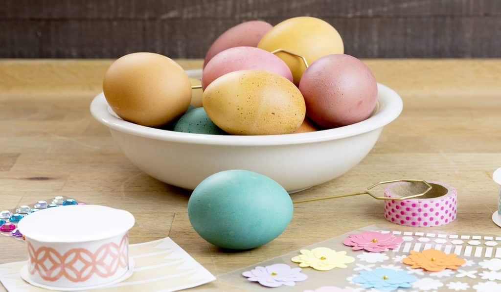 Decorating hard boiled eggs
