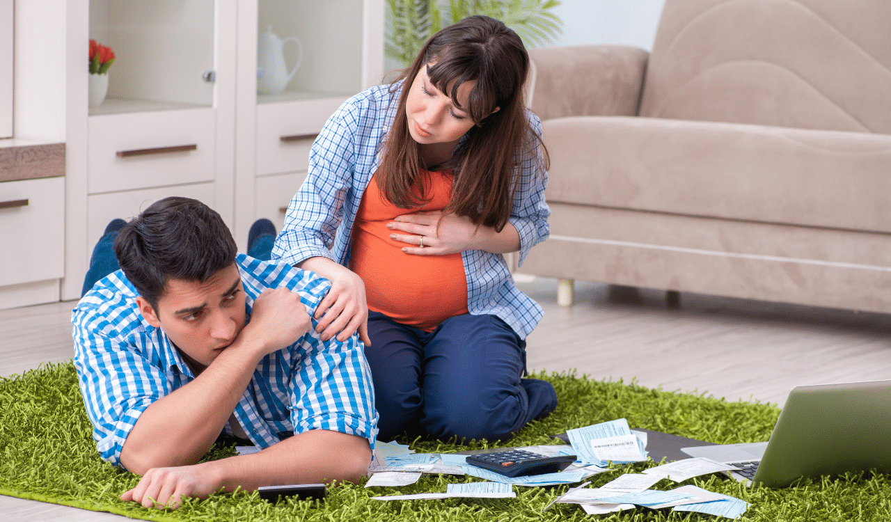 Pregnant couple working out finances